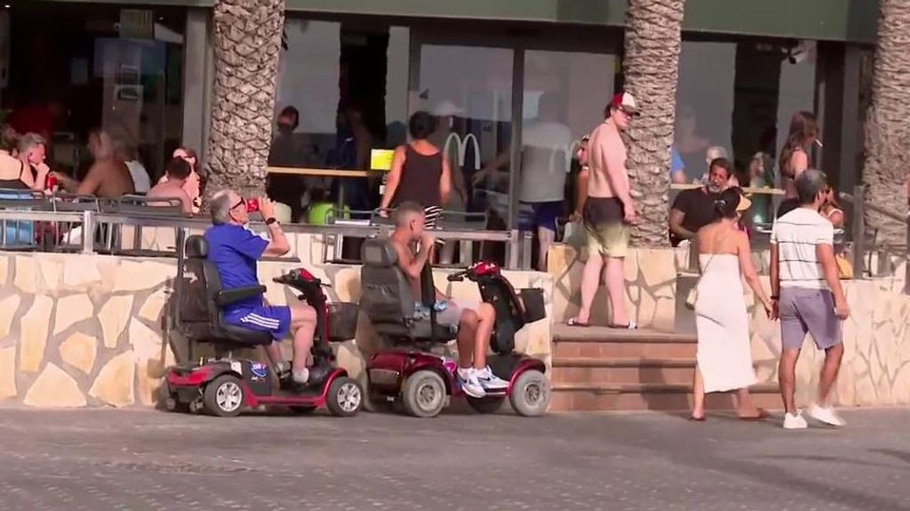 Benidorm, invadido por las sillas eléctricas para mayores: un fisioterapeuta explica los problemas para la salud