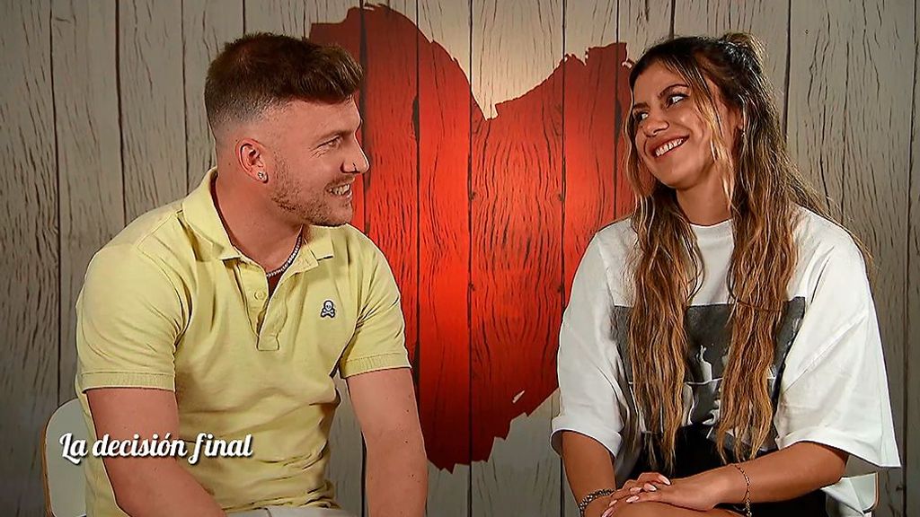 Alejandra y Pedro durante su cita en 'First Dates'