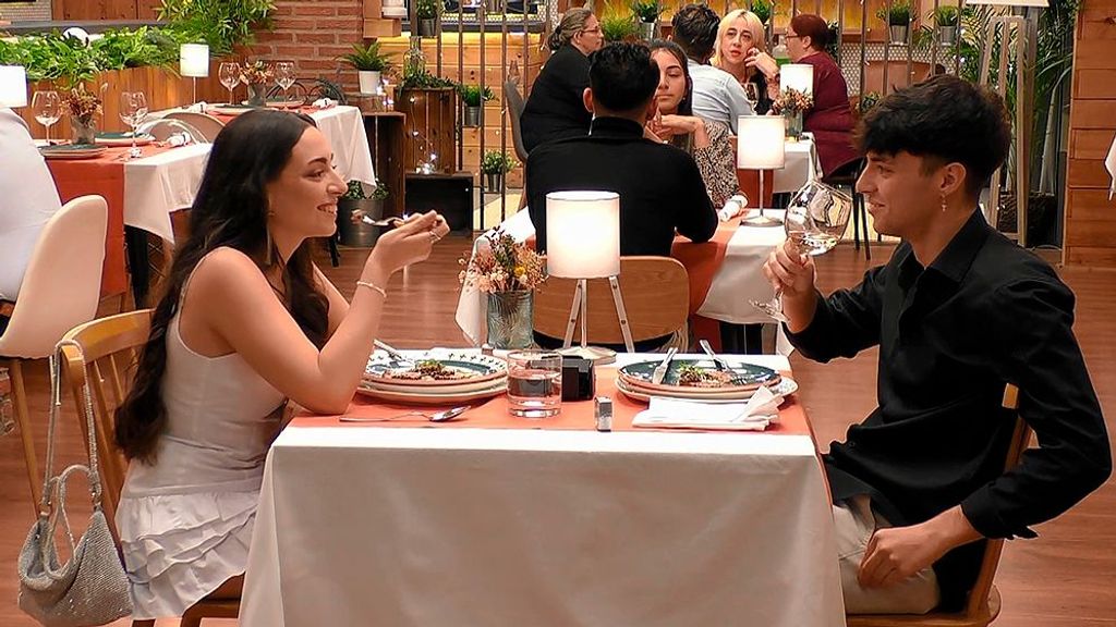 Andrés y Seyla durante su cita en 'First Dates'