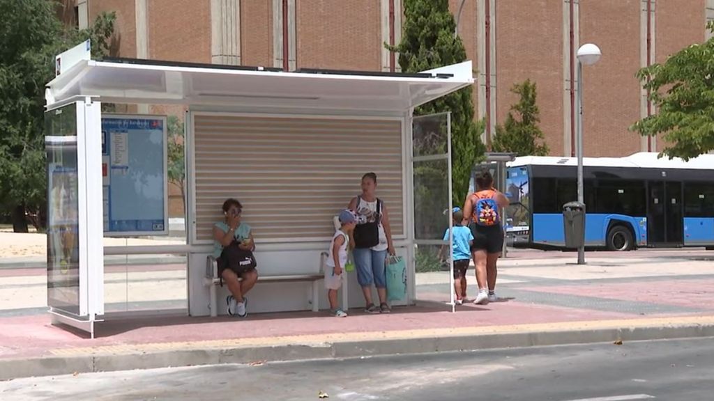 Ciudades como Madrid habilitan refugios climáticos e incluso instalan marquesinas con refrigeración ante las altas temperaturas