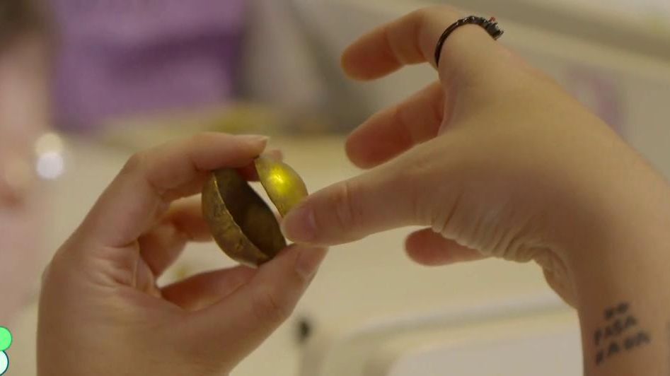 En un taller convierten las cenizas en joyas