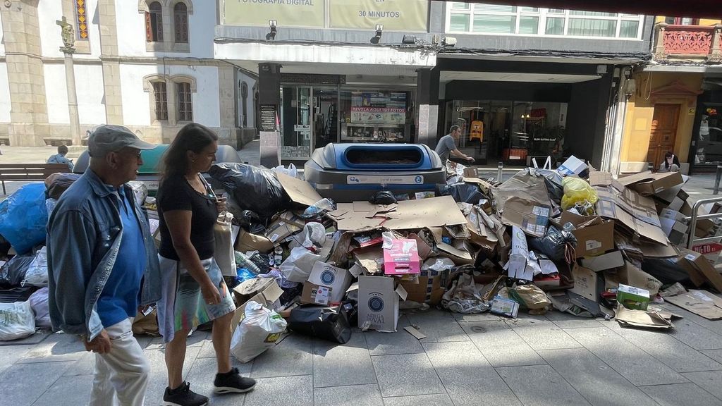 La basura se sigue acumulando en las calles de la ciudad herculina