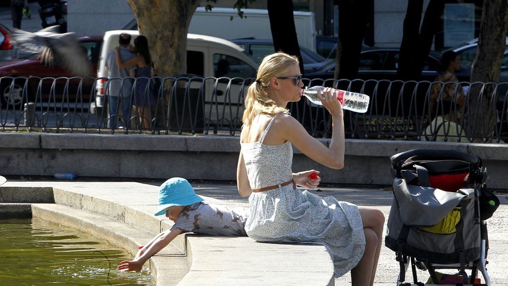 La primera ola de calor del verano genera alerta en toda España