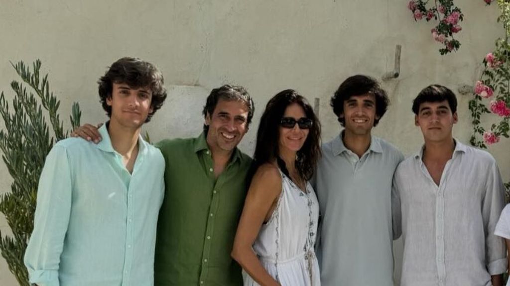 Raúl, Mamen Sanz y algunos de sus hijos en sus últimas vacaciones en Ibiza