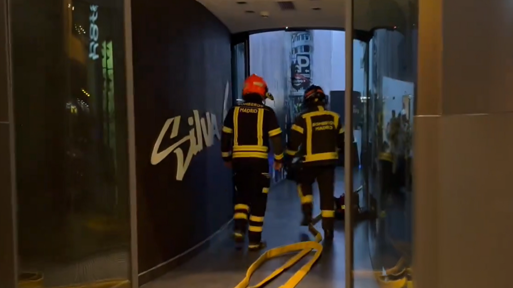 Un incendio en el cuarto del aire acondicionado de un céntrico hotel de Madrid obliga a desalojarlo