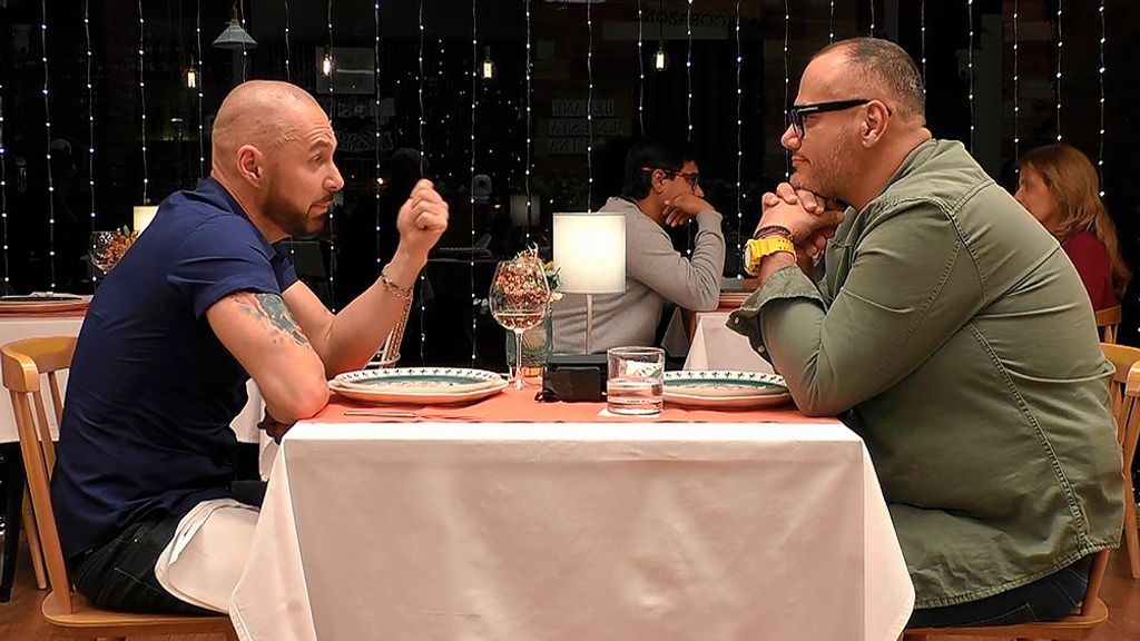 Un soltero de ‘First Dates’ al conocer la nacionalidad de su cita: “Los hombres más guapos están en Brasil”