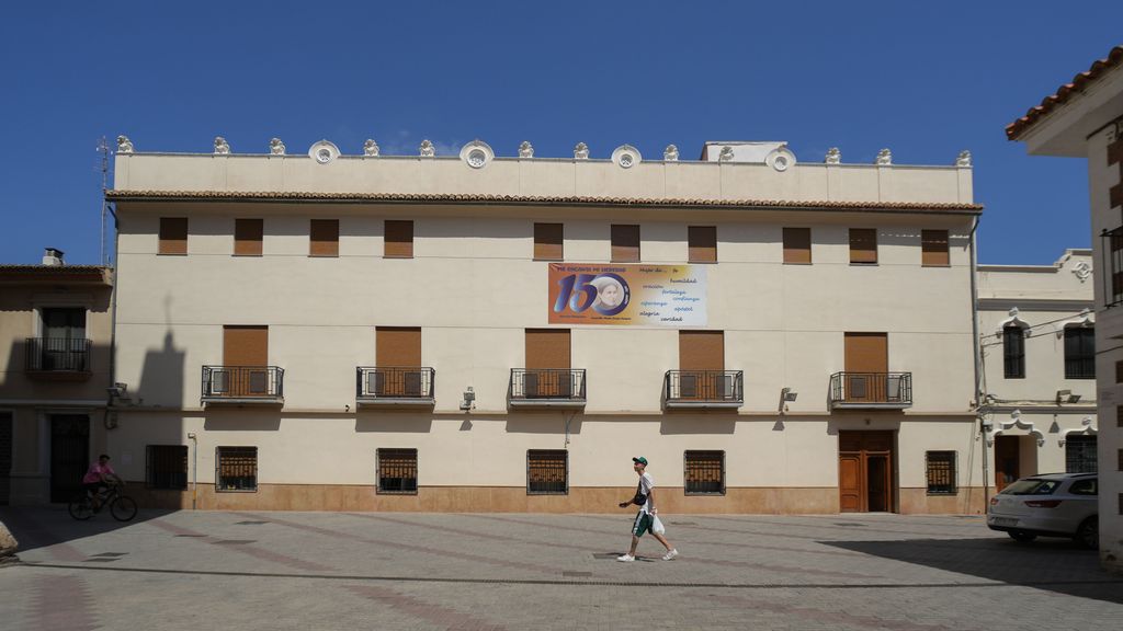 Varios exalumnos del colegio Madre Josefa Campos de Alaquàs denunciaron al docente por presuntamente someterlos a terapias de conversión sexual