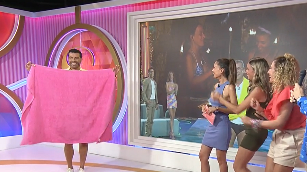 Antonio Santana presenta el final del programa en bañador: "Estoy sudando"