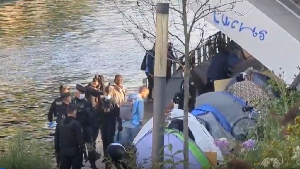 La Policía está realizando desde hace meses desalojo de personas que viven en las calles y parques de París