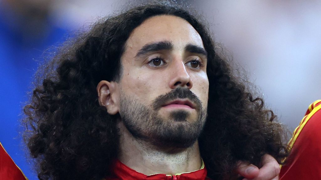 Marc Cucurella cumple su promesa y se tiñe de rojo, así es su nuevo look