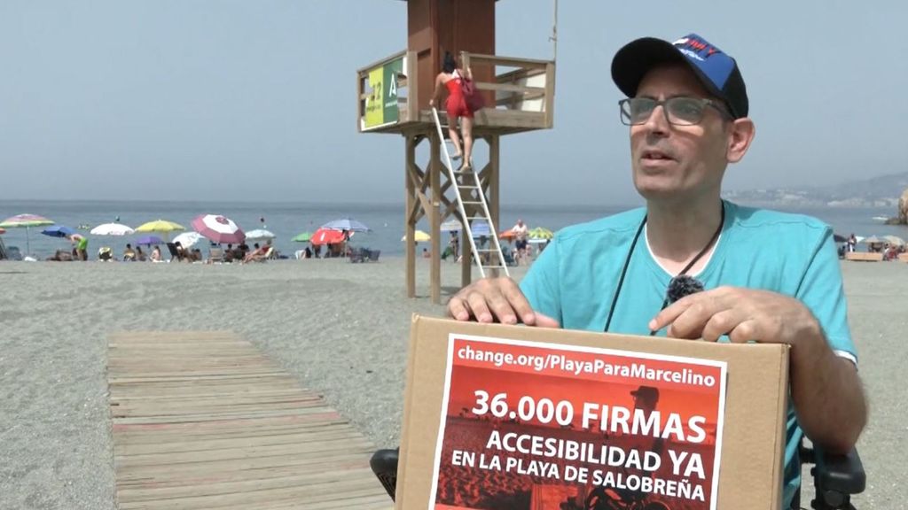 Un enfermo de esclerosis múltiple logra que una playa de Málaga sea accesible tras recoger 35.000 firmas