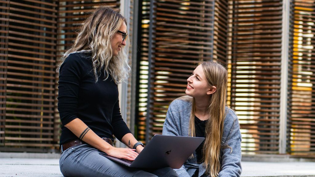 Una pregunta sencilla puede iniciar una conversación. FUENTE: Pexels