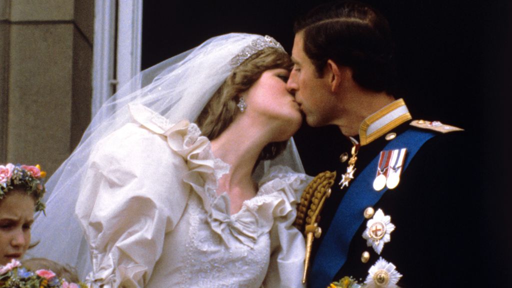 Carlos III y Lady Di en su boda.