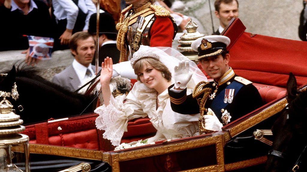 Carlos III y Lady Di en su boda.