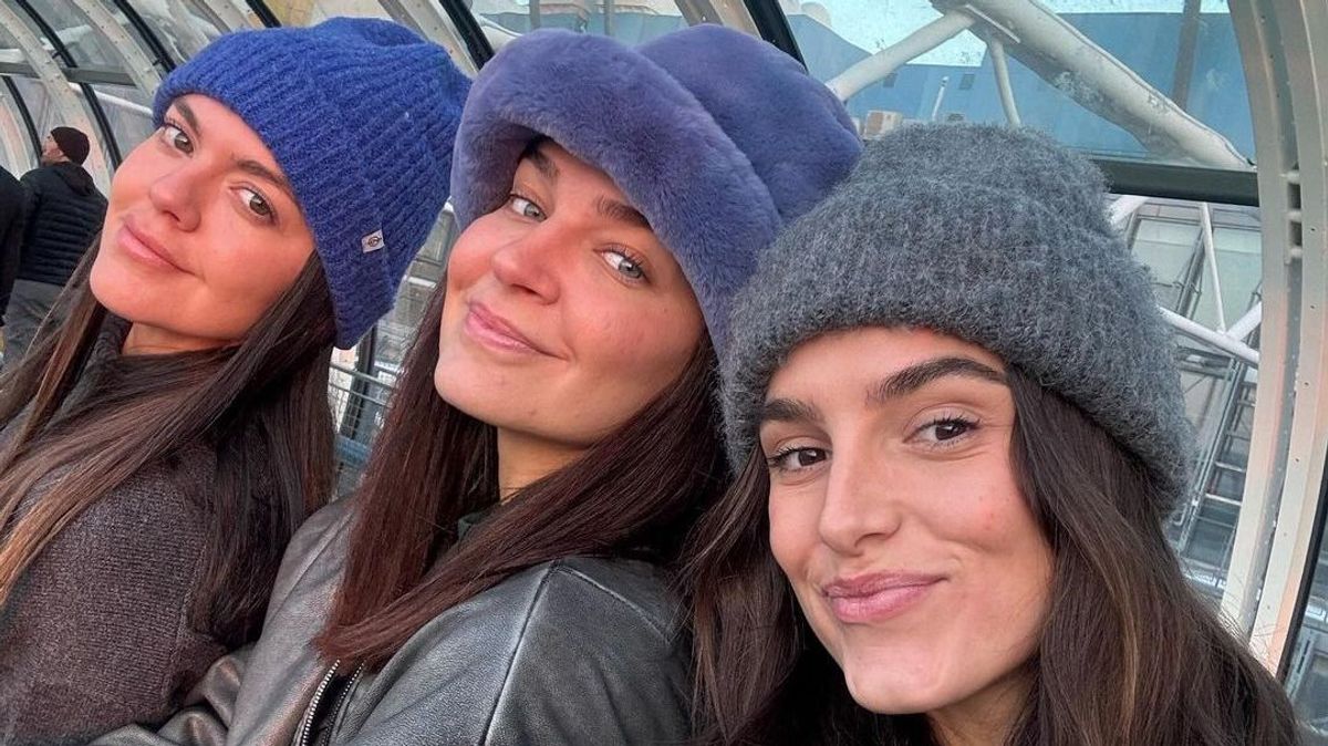 Laura Escanes junto a Gemma Pinto y Ari.