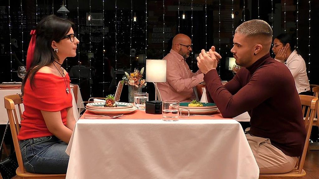 Néstor y Lucía durante su cita en 'First Dates'