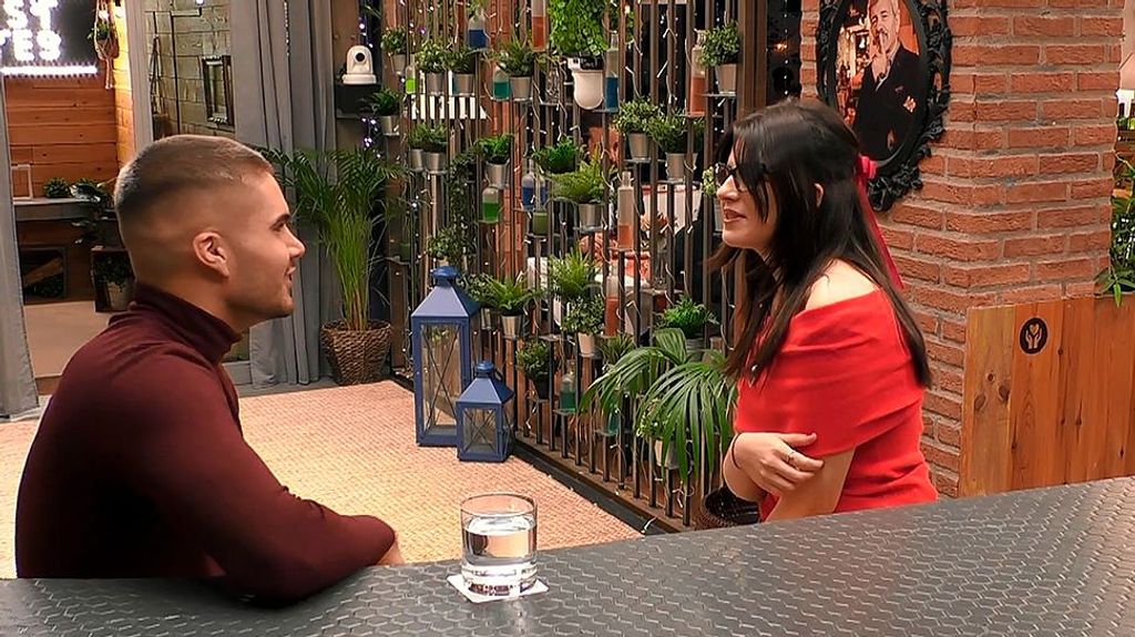 Néstor y Lucía durante su cita en 'First Dates'