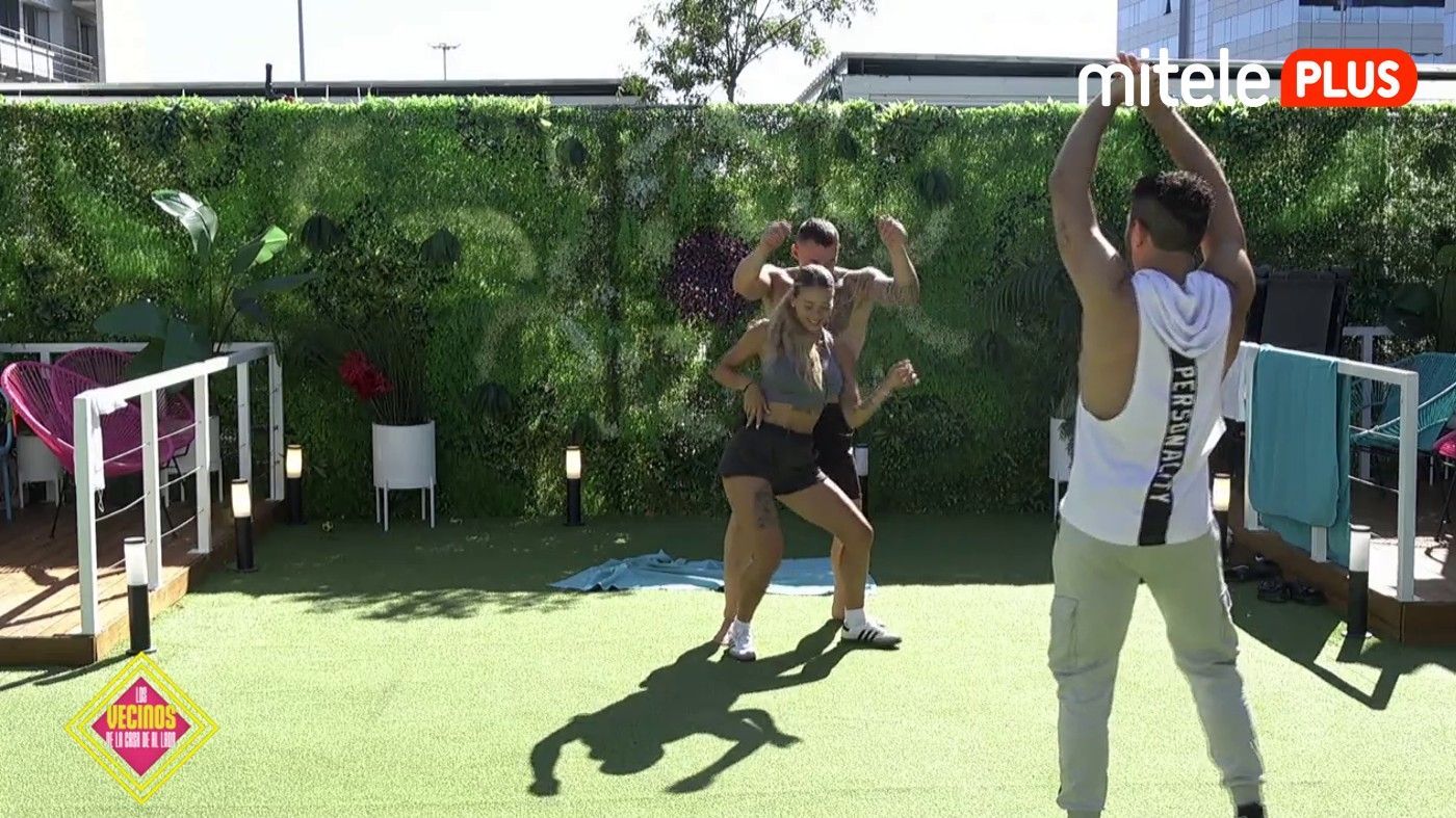 Los vecinos lo dan todo en su penúltima clase de baile - Los vecinos de la casa de al lado