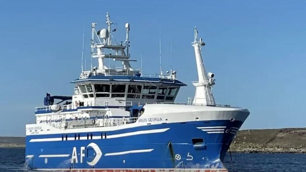 Dos fallecidos de Vigo y Baiona, un desaparecido y 3 supervivientes de Ribeira, entre tripulantes del naufragio del 'Argos Georgia'