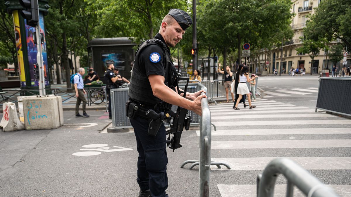 Fuerzas de seguridad francesas se preparan para la celebración de los Juegos Olímpicos