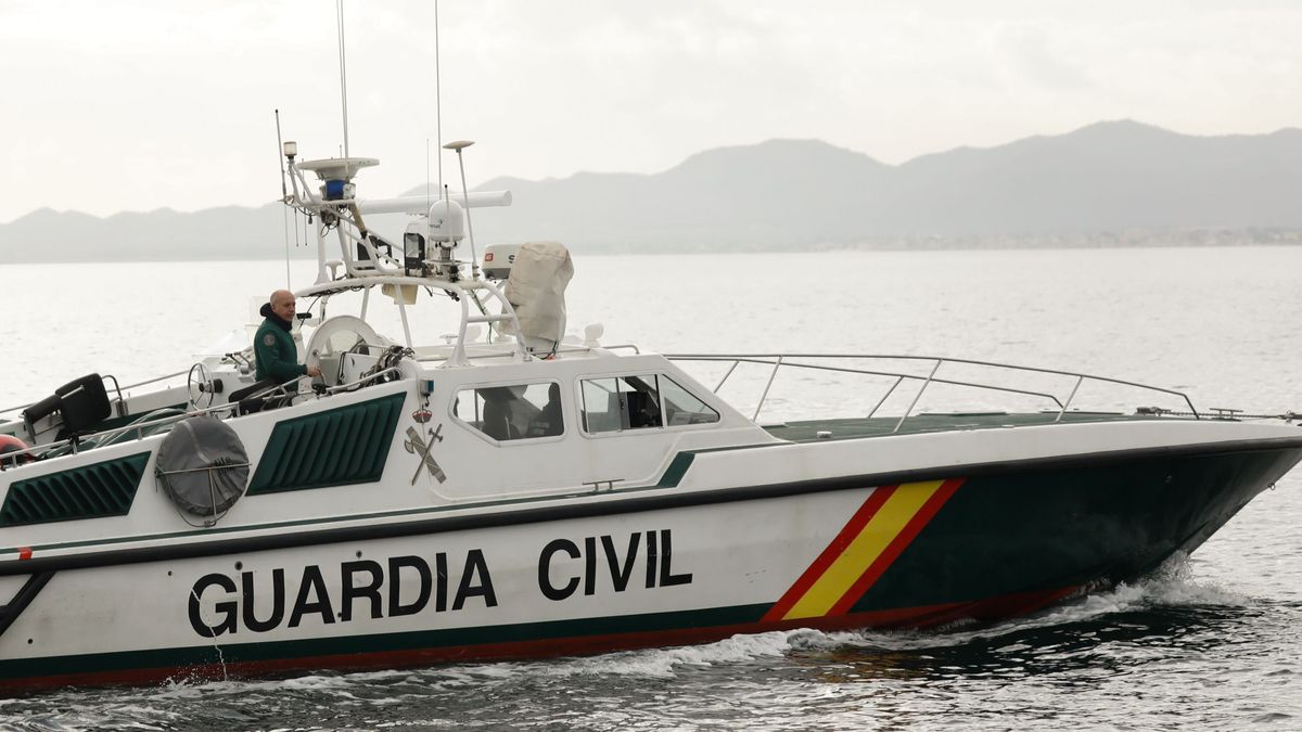 Los bañistas estaban agarrados a un flotador y mostraban claros signos de agotamiento