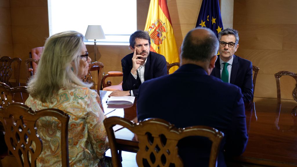 Ronda de reuniones con ERC, Junts, CC, UPN y el PP para negociar el paquete de medidas de regeneración democrática propuesto por el Gobierno