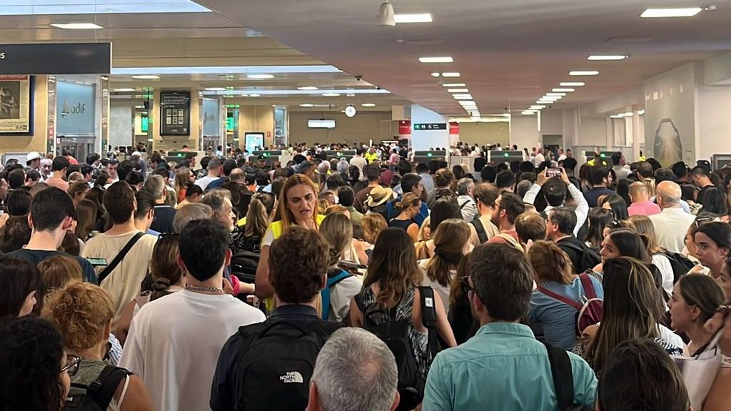 Aglomeración en la estación de Chamartín