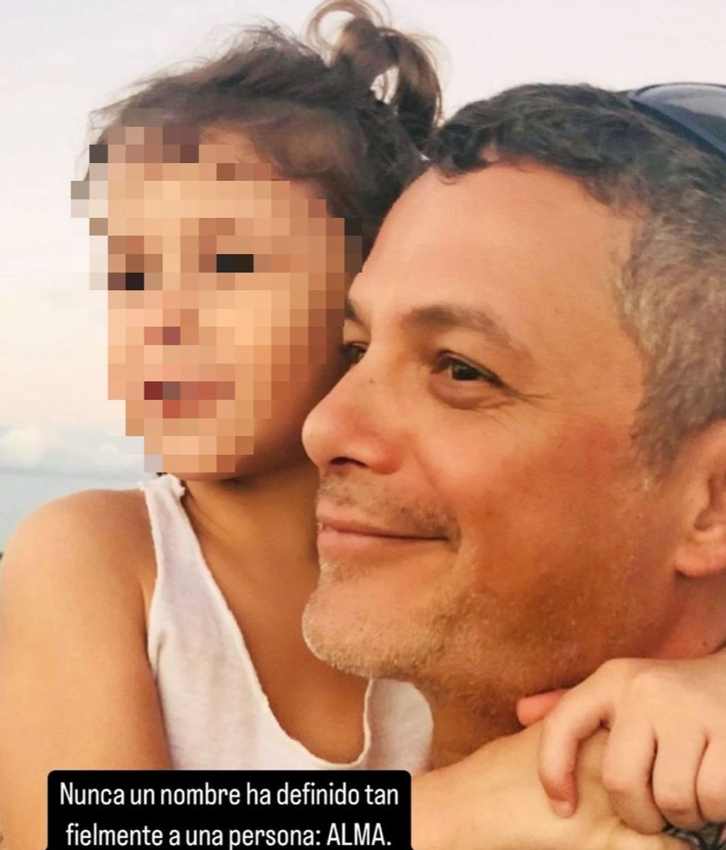 Alejandro Sanz y su hija Alma, en una imagen de cuando era pequeña.