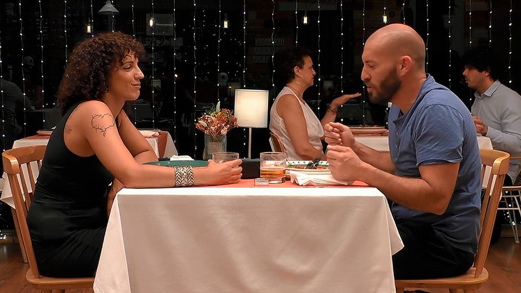 Chuso y Raquel durante su cita en 'First Dates'