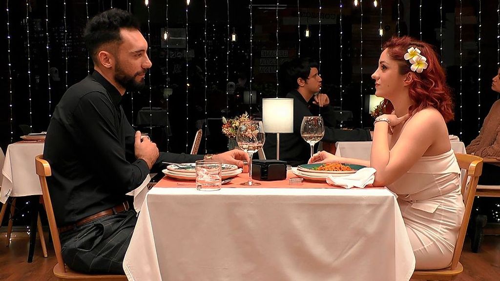 Dani y Myriam durante su cita en 'First Dates'