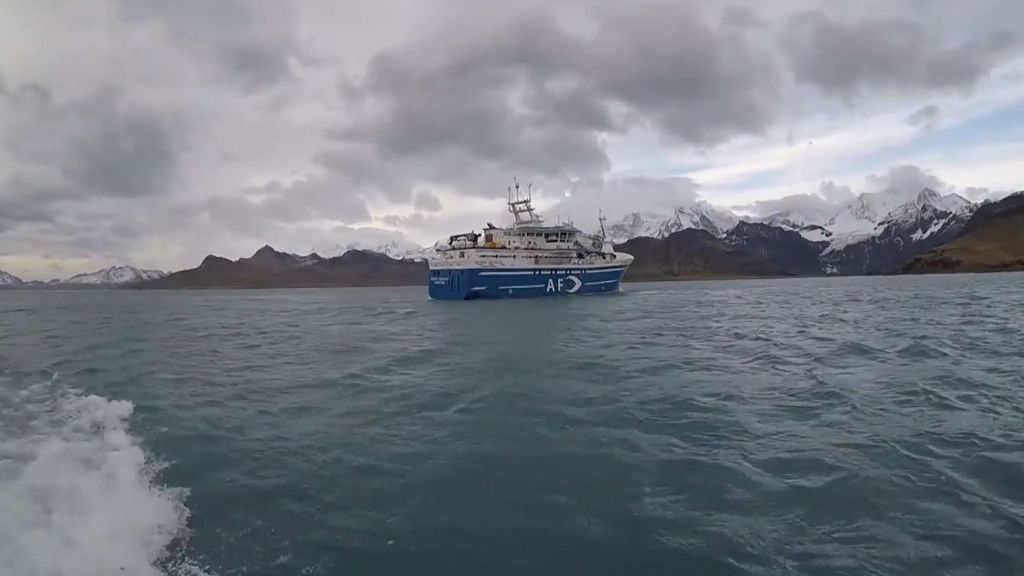 Dos españoles siguen desaparecidos tras el naufragio del palangrero 'Argos Georgia' en las Islas Malvinas