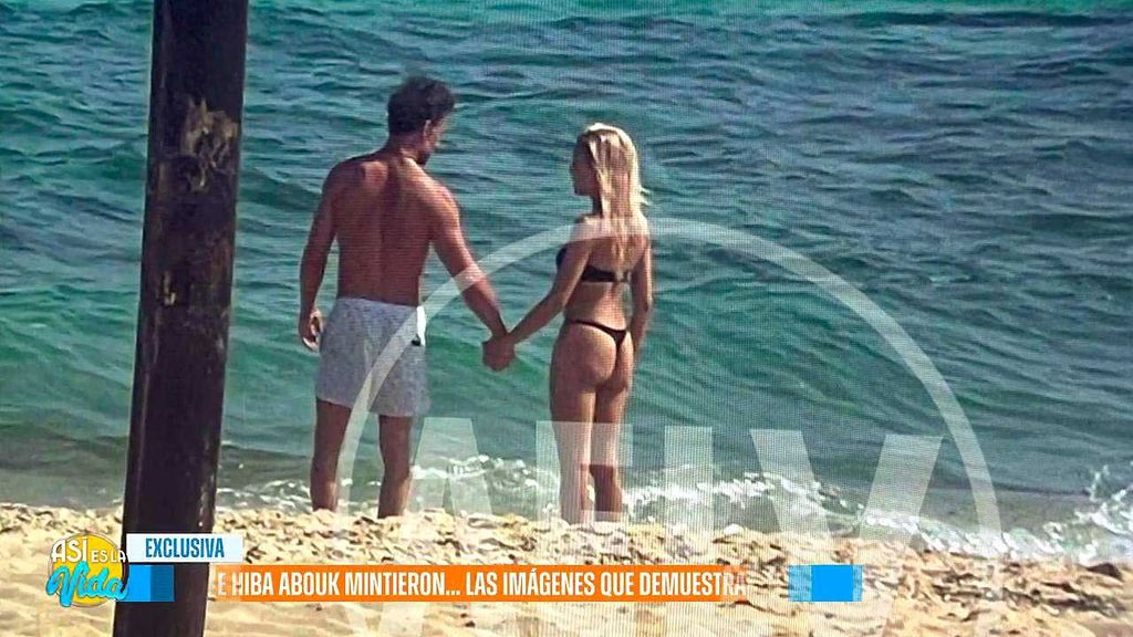 Exclusiva | La foto de Álvaro Muñoz Escassi e Iba Abouk en la playa en Túnez