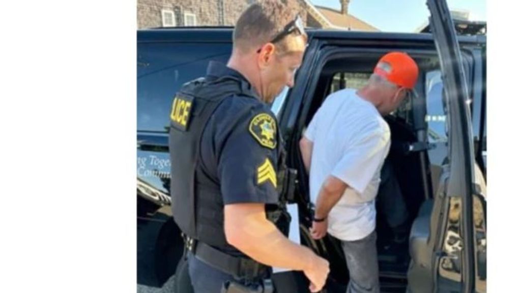 La policía de California ha detenido a James Unick, de 62 años, después de que una prueba de ADN que lo vinculaba al crimen.