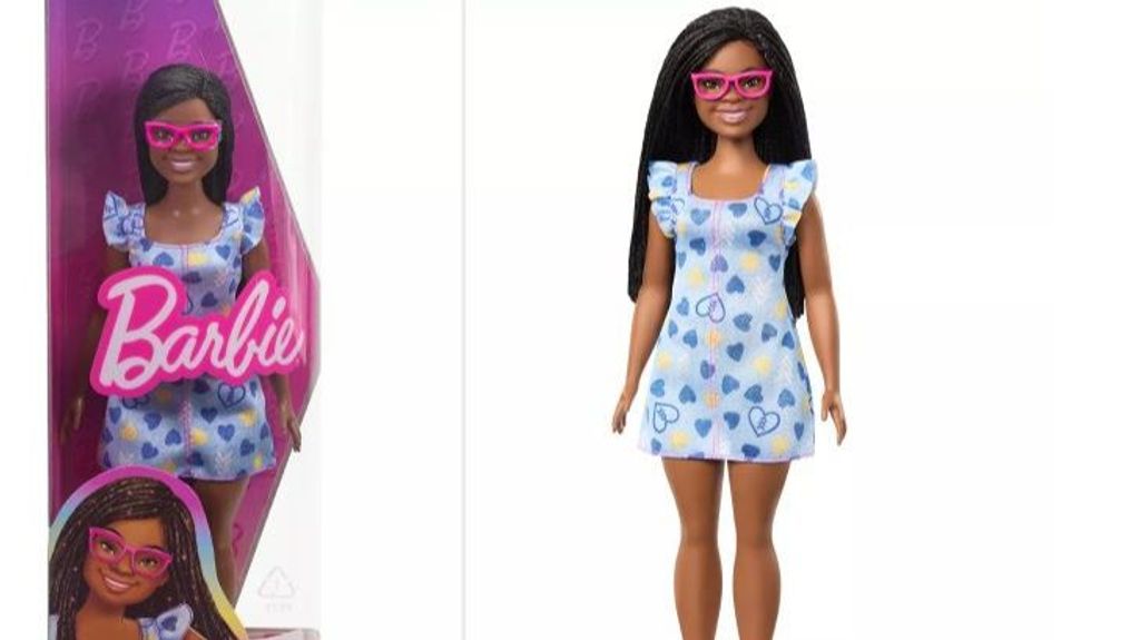 La primera muñeca negra con síndrome down de Barbie.