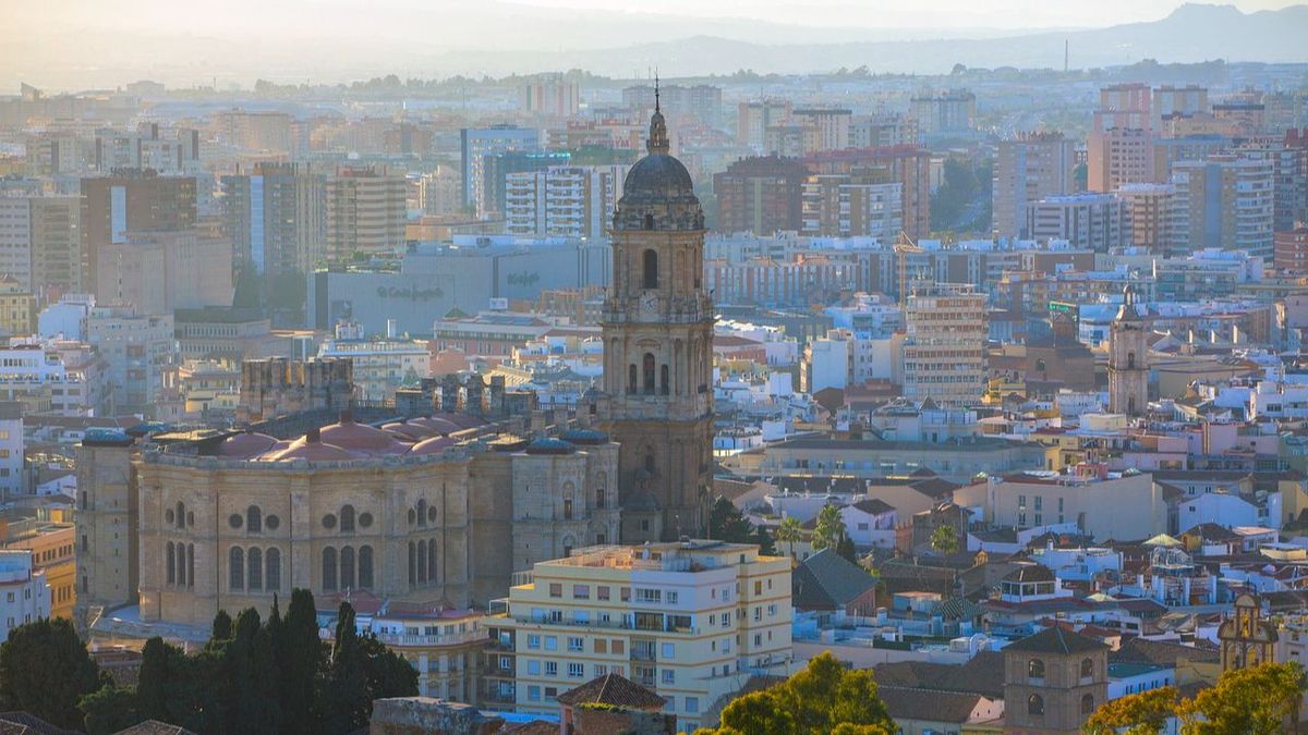 Las autoridades encuentran una niña de 3 años pecnortando en una furgoneta en Málaga