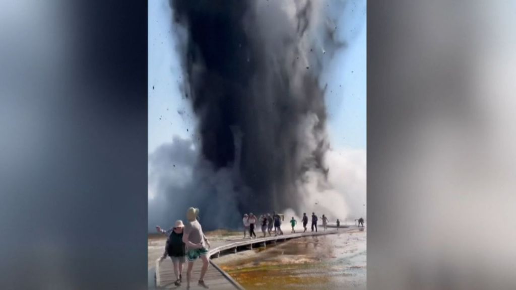 Una explosión hidrotermal en el Parque Nacional de Yellowstone atemoriza a los turistas y obliga al cierre parcial