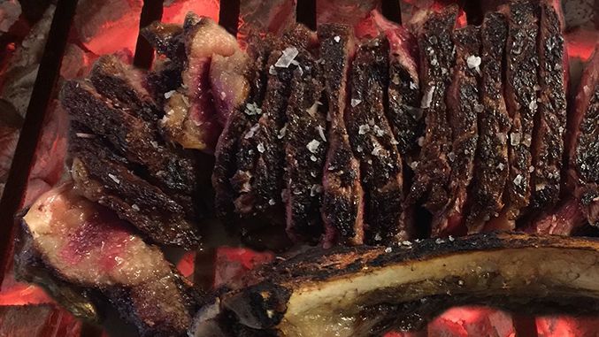 Chuleta a la parrilla en el Asador Epeleta