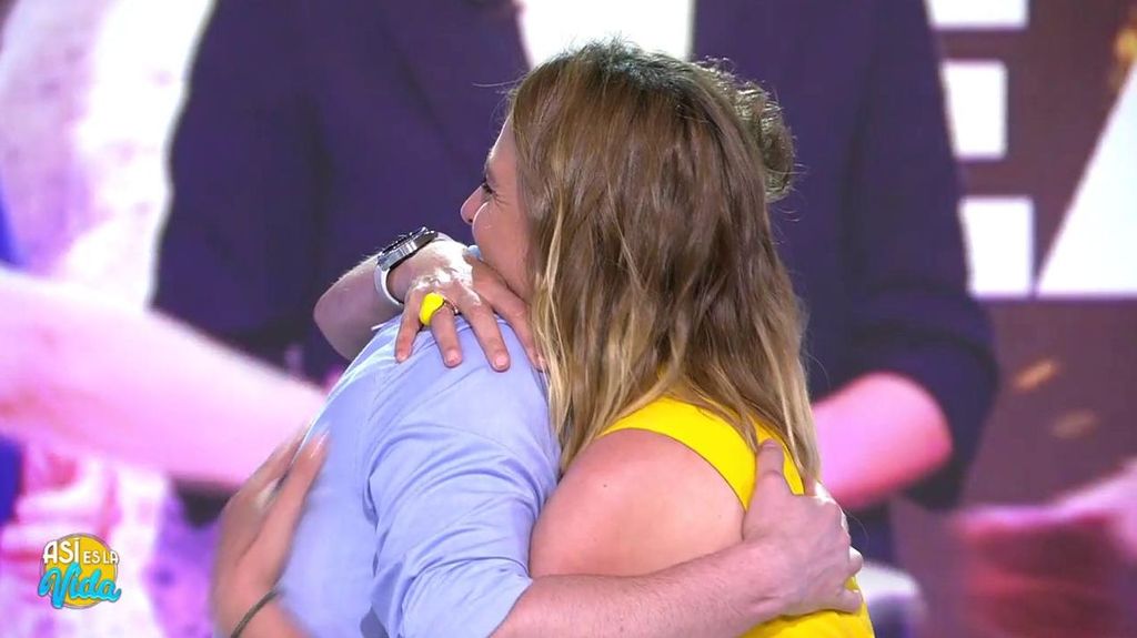 El abrazo de Sandra Barneda y César Muñoz