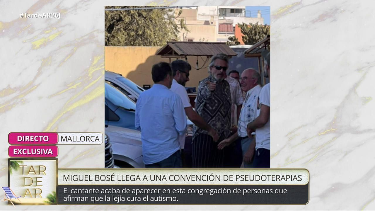 Exclusiva | Las imágenes de Miguel Bosé entrando al evento que promueve el uso de lejía como remedio contra el autismo