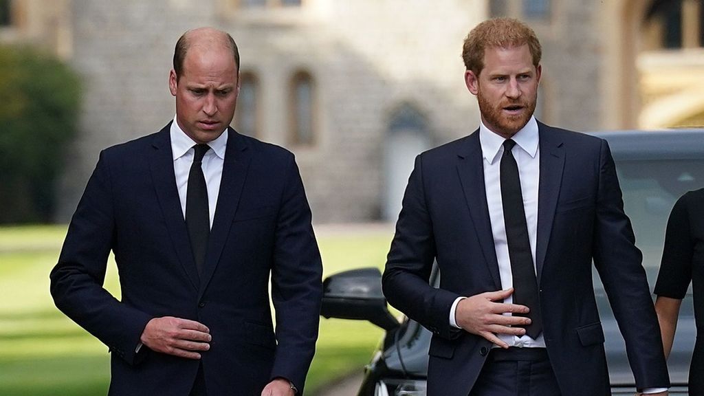 Los príncipes Harry y Guillermo en un evento en Londres