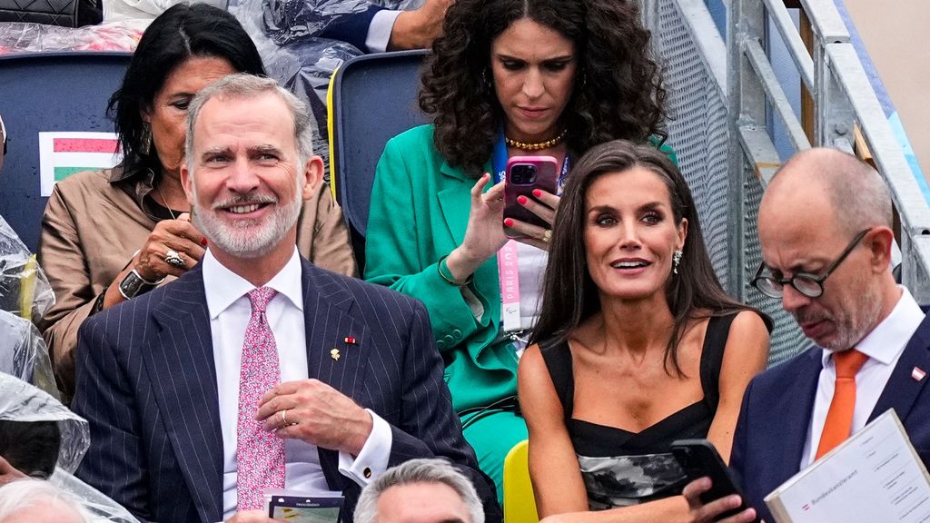 Los reyes Felipe y Letizia en la ceremonia de los JJOO 2024.