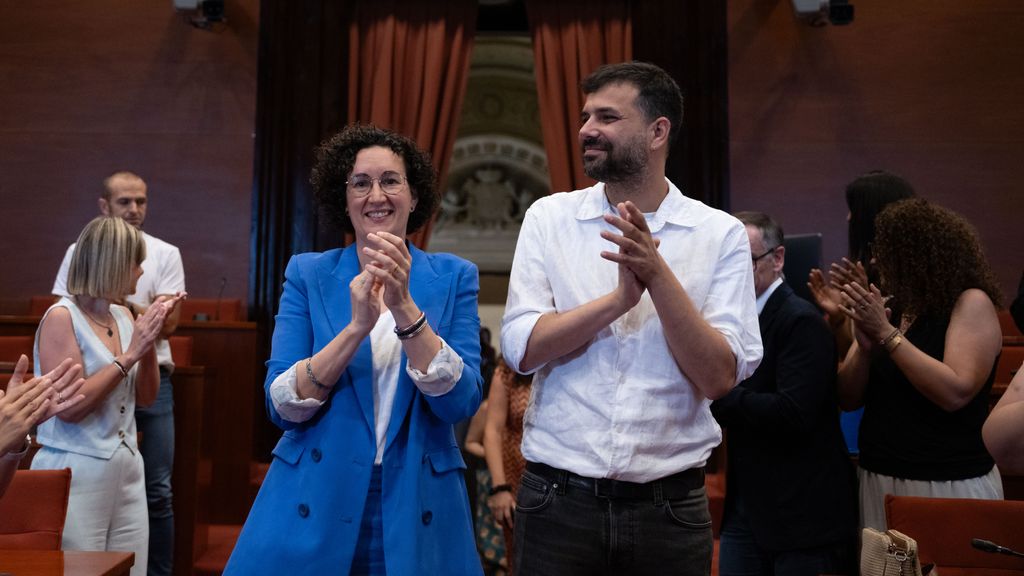 Marta Rovira y Rubén Wagensberg en una reunión del grupo parlamentario de ERC, en el Parlament de Cataluña