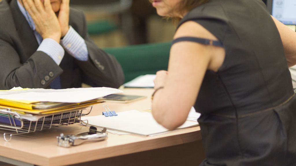 Trabajadores de la Seguridad Social gestionando peticiones de jubilación