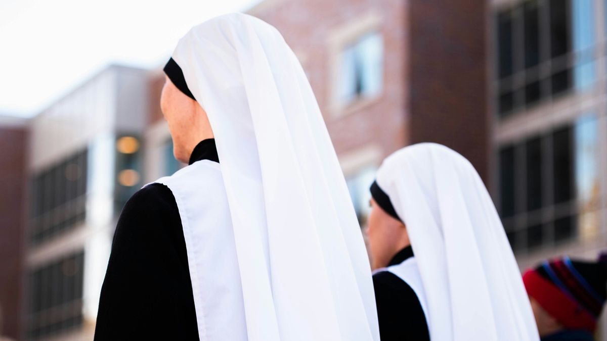 Una pareja de monjas