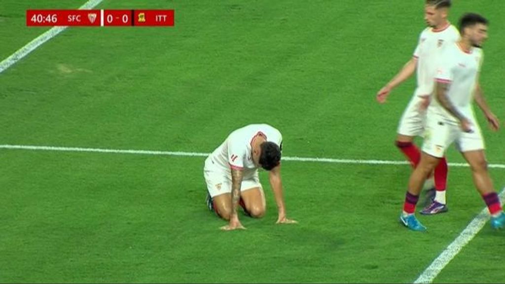 Momento del partido del Sevilla ante el Al-Ittihad