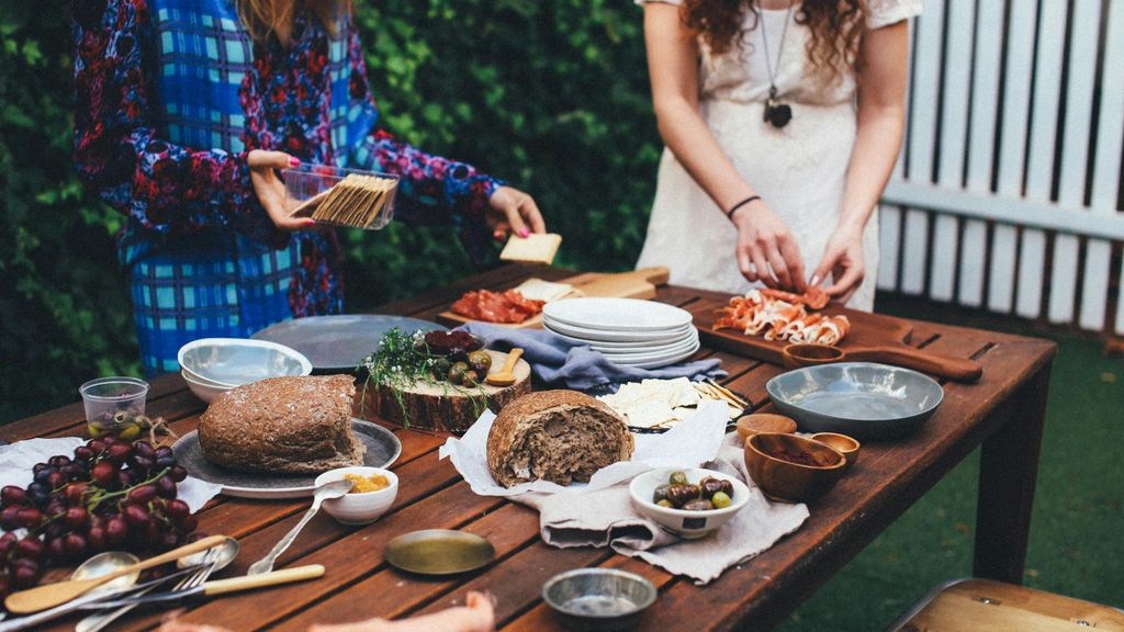 Pide a domicilio para una cena premium con amigos