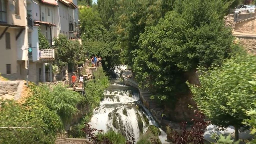 Trillo, el paraíso natural de Guadalajara en pleno verano: riachuelos, pozas y refrescantes cascadas