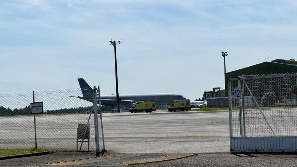 Aterriza en Santiago el avión con los supervivientes del 'Argos Georgia'