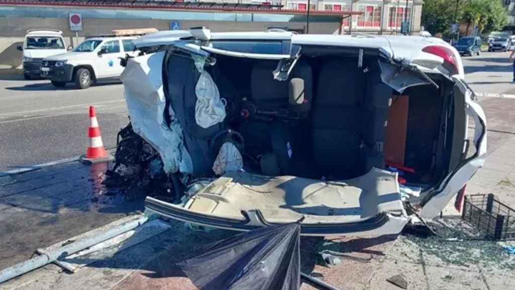 Vehículo accidentado en Cangas, Pontevedra