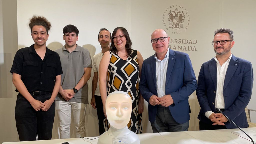 Investigadores de la Universidad de Granada durante la presentación